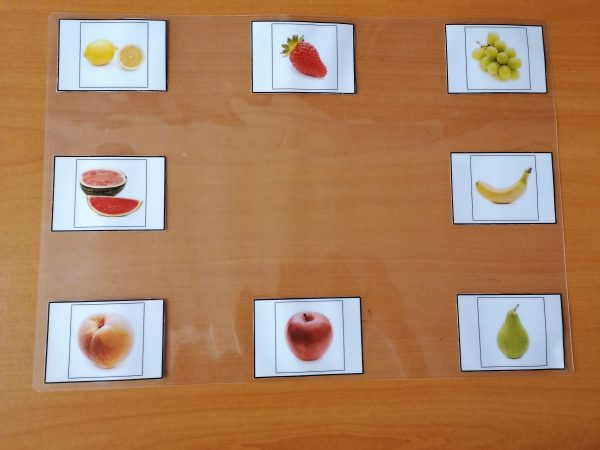 Tablero visual con frutas