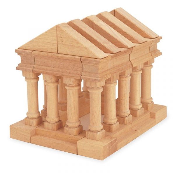 Piezas de madera formando un templo romano