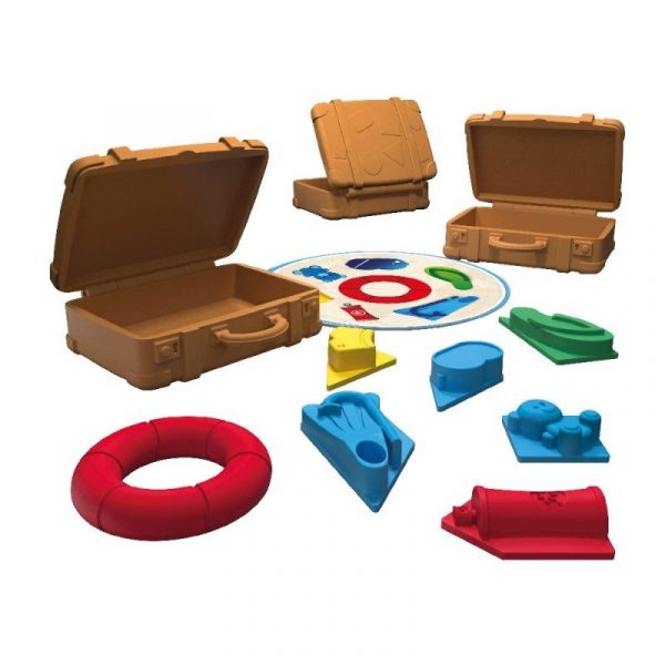Varios juguetes con forma de maleta y diferentes objetos