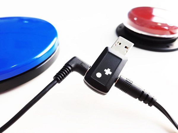 Dos adaptadores conectados a un USB