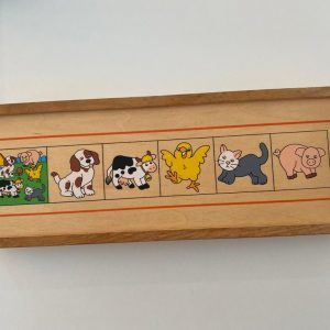 Caja de maderas con imágenes de animales