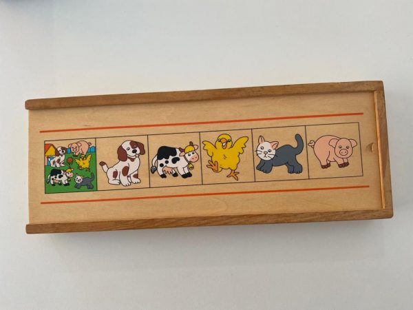 Caja de maderas con imágenes de animales