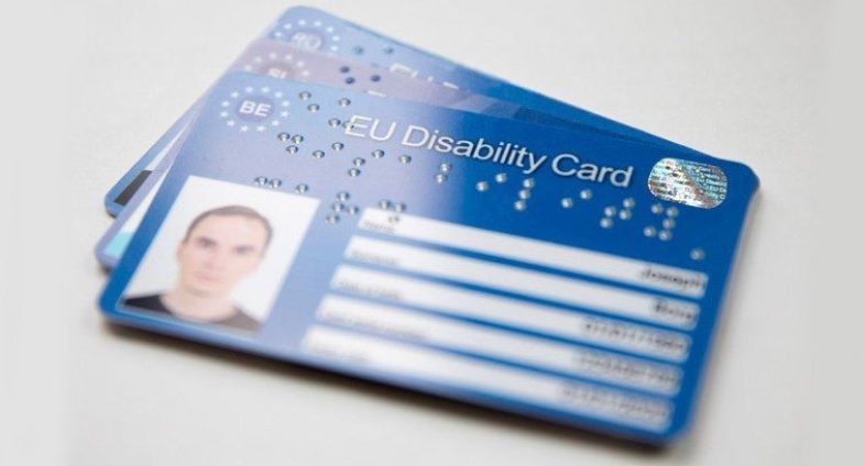 Recreación de una tarjeta europea de discapacidad. Foto de la UE